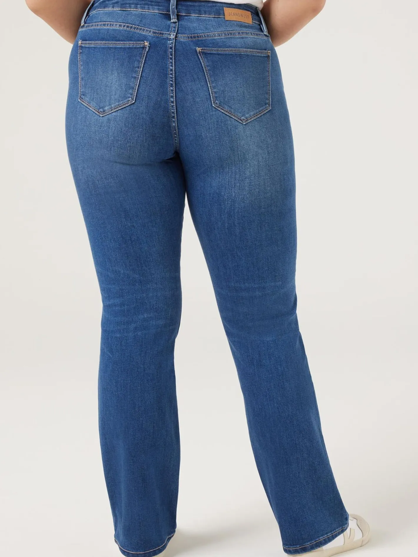 Women Jeanswest Curve Bootcut Jeans